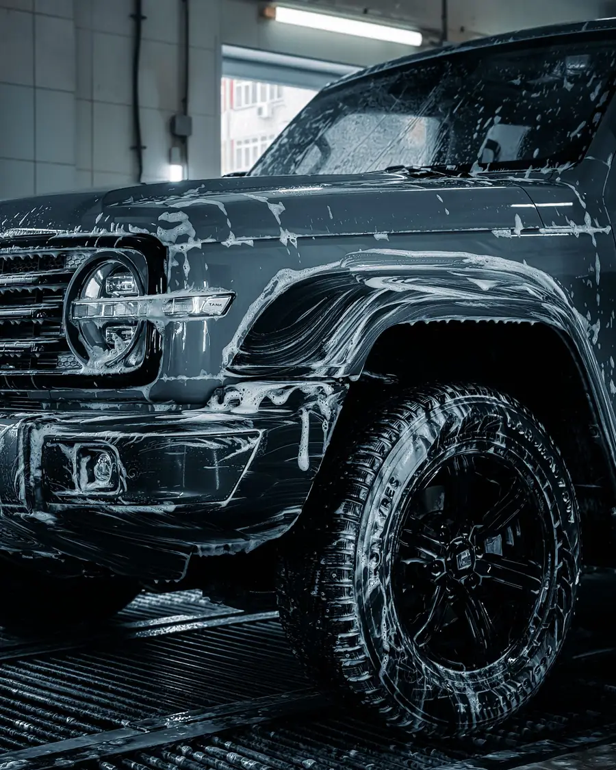 Снимка: Bulat843 Измиване на автомобил отблизо в автомивка